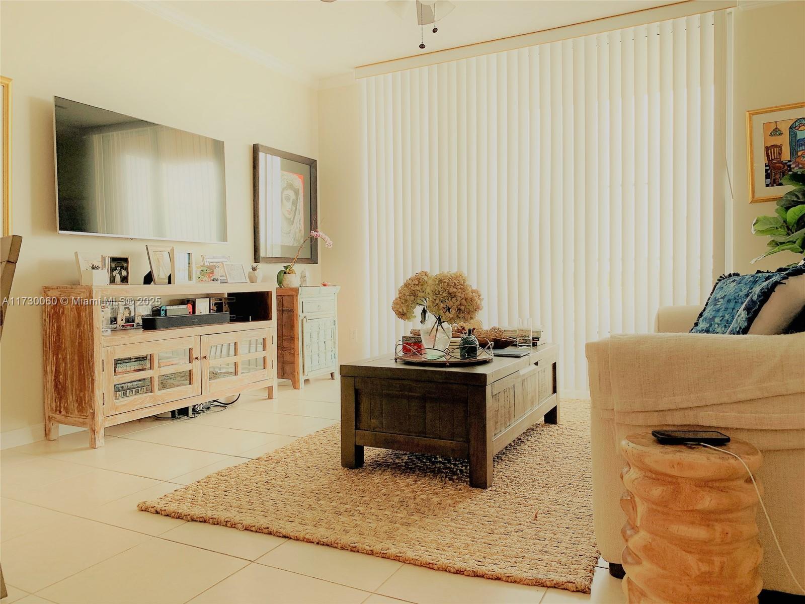Picture of 2665 SW 37 Ave # 613, Miami, FL 33133