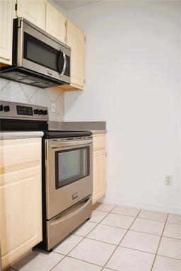 Picture of 2665 SW 37 Ave # 613, Miami, FL 33133