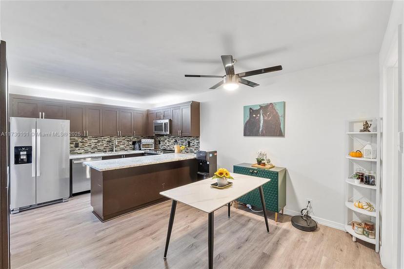 Picture of 718 NW 98Th Circle # 718, Plantation FL 33324