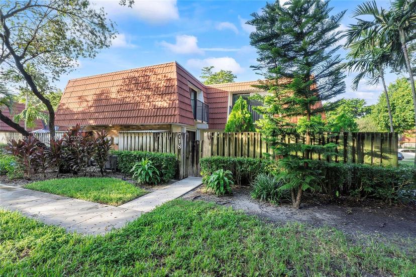 Picture of 718 NW 98Th Circle # 718, Plantation FL 33324