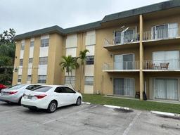 Picture of 5400 SW 77Th Ct # 2R, Miami, FL 33155
