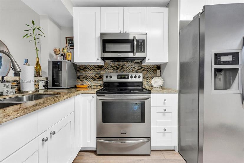 Picture of 901 Colony Point Cir # 308, Pembroke Pines FL 33026