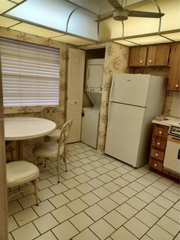 Picture of 1001 Colony Point Cir # 220, Pembroke Pines, FL 33026