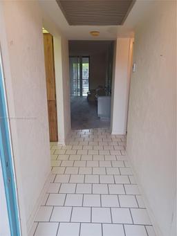 Picture of 1001 Colony Point Cir # 220, Pembroke Pines, FL 33026
