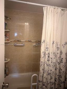 Picture of 460 W Park Dr # 207, Miami, FL 33172