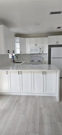 Picture of 10628 NW 88Th Ave # 10628, Hialeah Gardens, FL 33018