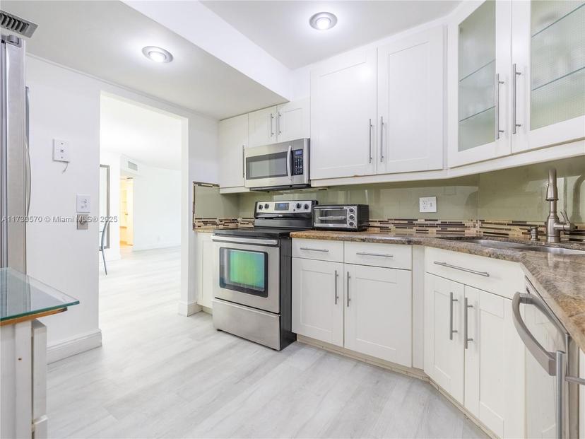 Picture of 6300 S Falls Cir Dr # 207, Lauderhill FL 33319