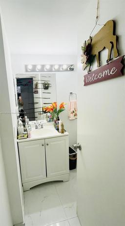 Picture of 1401 NE 191St St # D112, Miami, FL 33179