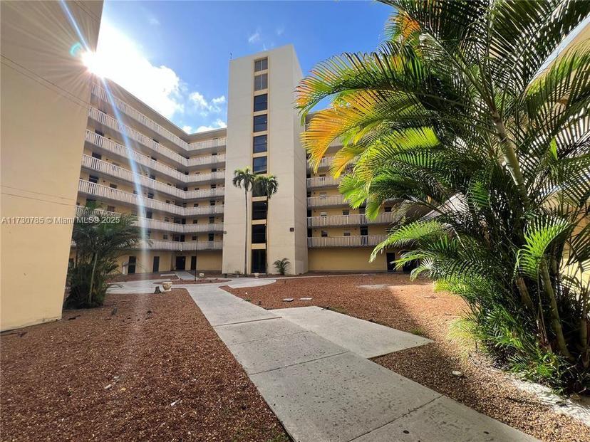 Picture of 15600 NW 7Th Ave # 511, Miami FL 33169