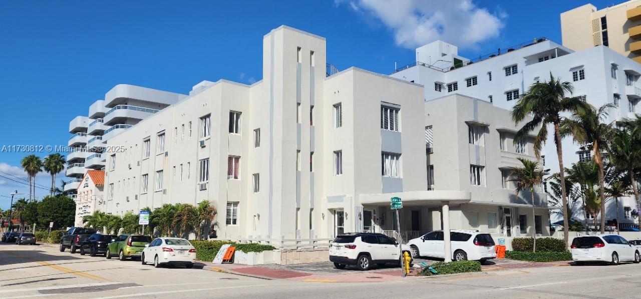 Picture of 3700 Collins Ave # 208, Miami Beach, FL 33140