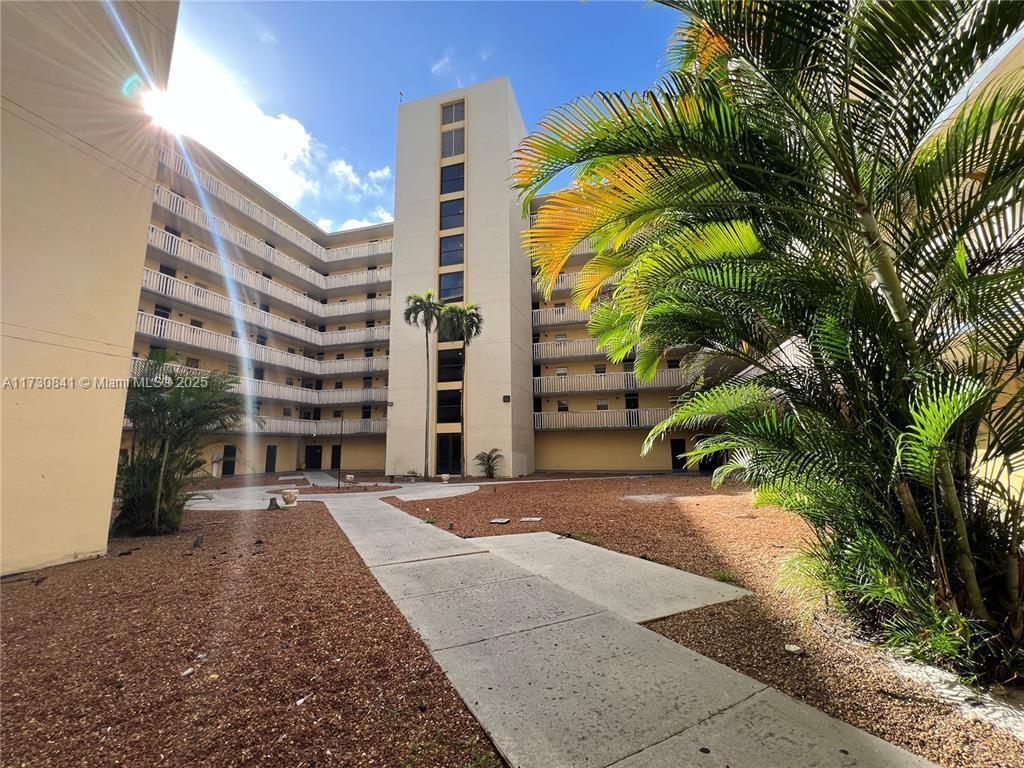 Picture of 15600 NW 7Th Ave # 704, Miami, FL 33169