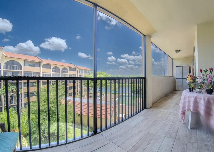 Picture of 3955 N Nob Hill Rd # 402, Sunrise FL 33351