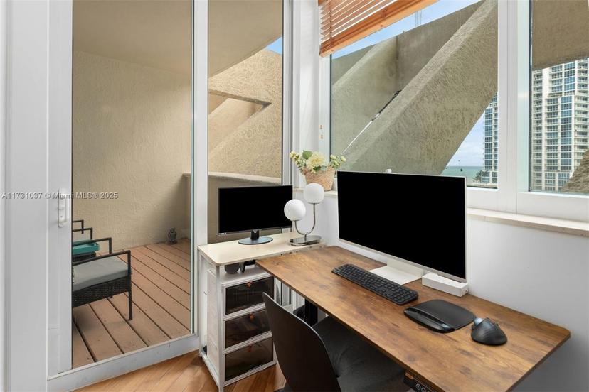 Picture of 300 S Pointe Dr # 907, Miami Beach FL 33139