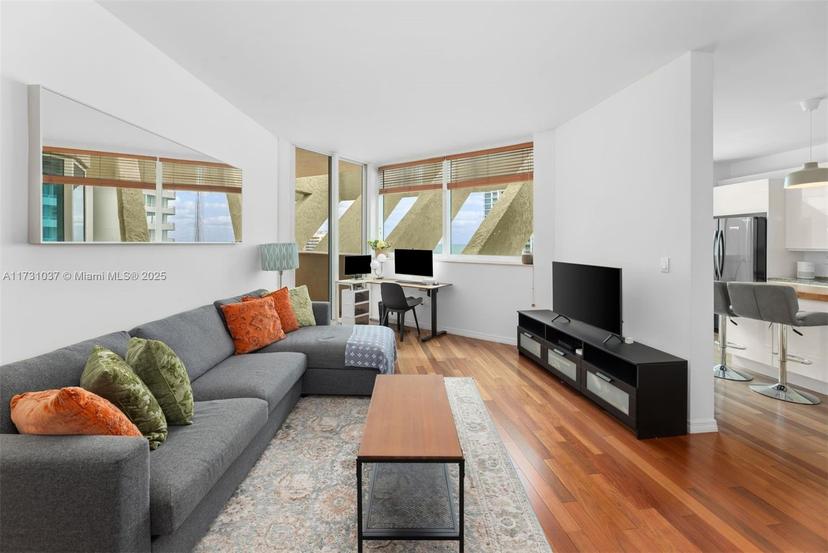 Picture of 300 S Pointe Dr # 907, Miami Beach FL 33139