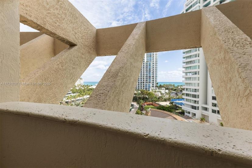 Picture of 300 S Pointe Dr # 907, Miami Beach FL 33139