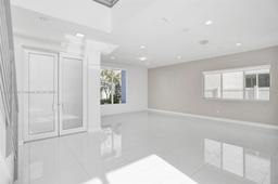 Picture of 10230 NW 75Th Ter, Doral, FL 33178