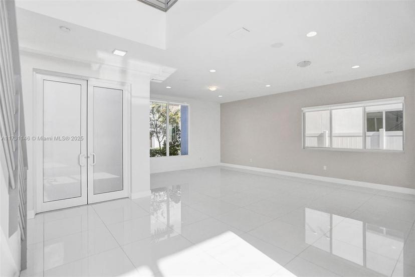 Picture of 10230 NW 75Th Ter, Doral FL 33178