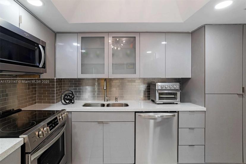 Picture of 1623 Collins Ave # 812, Miami Beach FL 33139