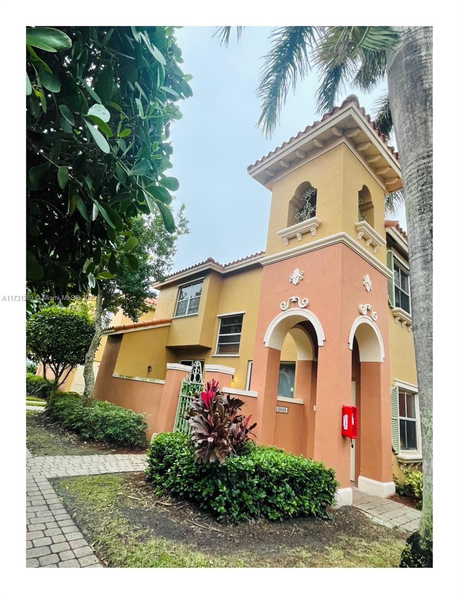 Picture of 10653 SW 8Th St # 2407, Pembroke Pines, FL 33025
