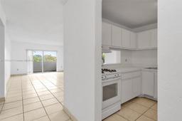 Picture of 6884 N Kendall Dr # C404, Pinecrest, FL 33156