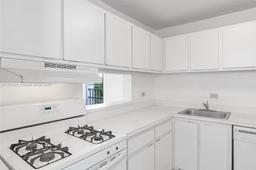 Picture of 6884 N Kendall Dr # C404, Pinecrest, FL 33156