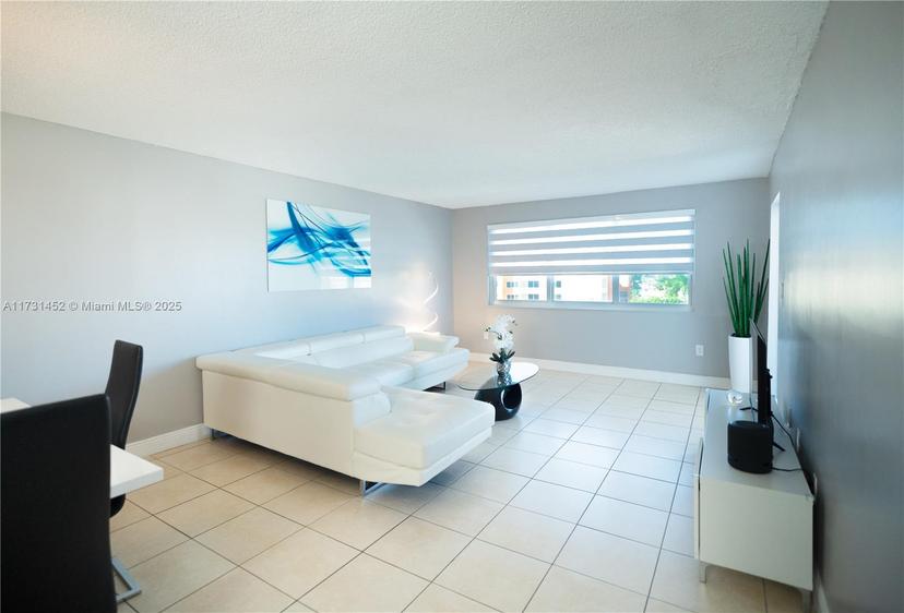 Picture of 6950 Miami Gardens Dr # 502, Hialeah FL 33015