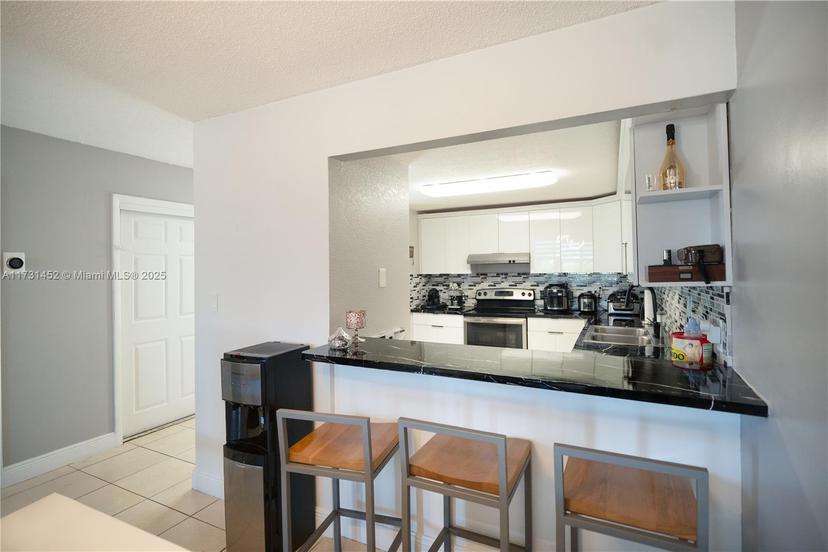 Picture of 6950 Miami Gardens Dr # 502, Hialeah FL 33015