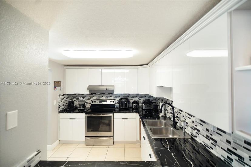 Picture of 6950 Miami Gardens Dr # 502, Hialeah FL 33015