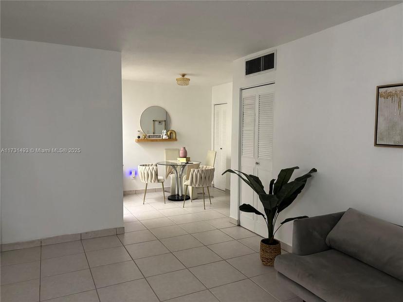 Picture of 10744 N Kendall Dr # M11, Miami FL 33176
