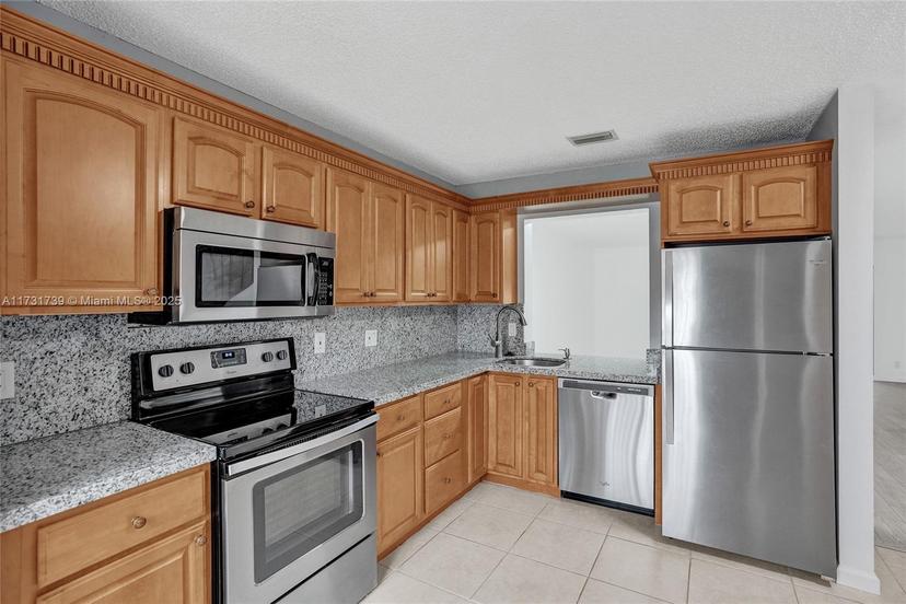Picture of 2641 W Gately Dr W # 1002, West Palm Beach FL 33415