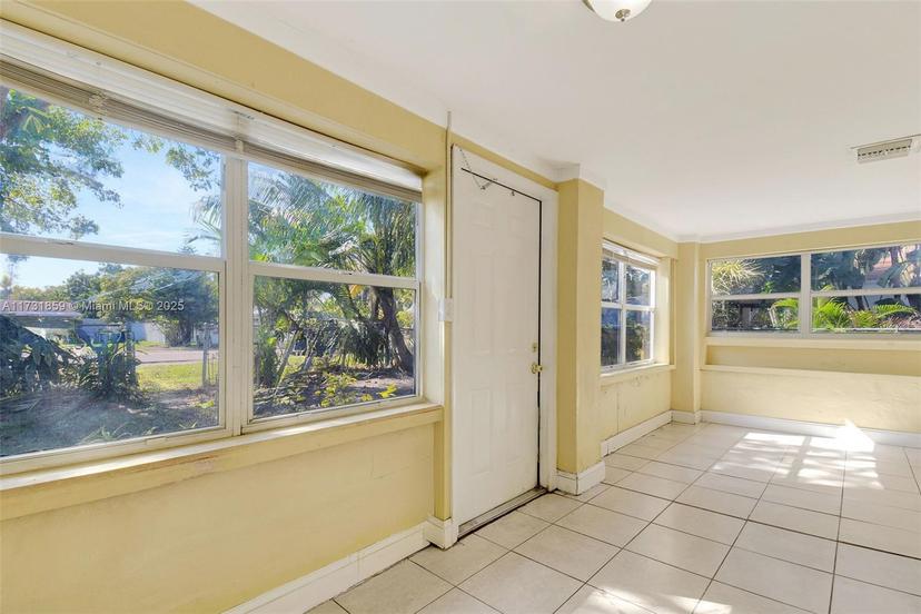 Picture of 1645 NE 180Th St, North Miami Beach FL 33162