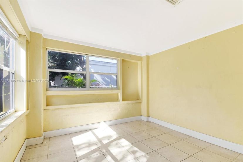 Picture of 1645 NE 180Th St, North Miami Beach FL 33162