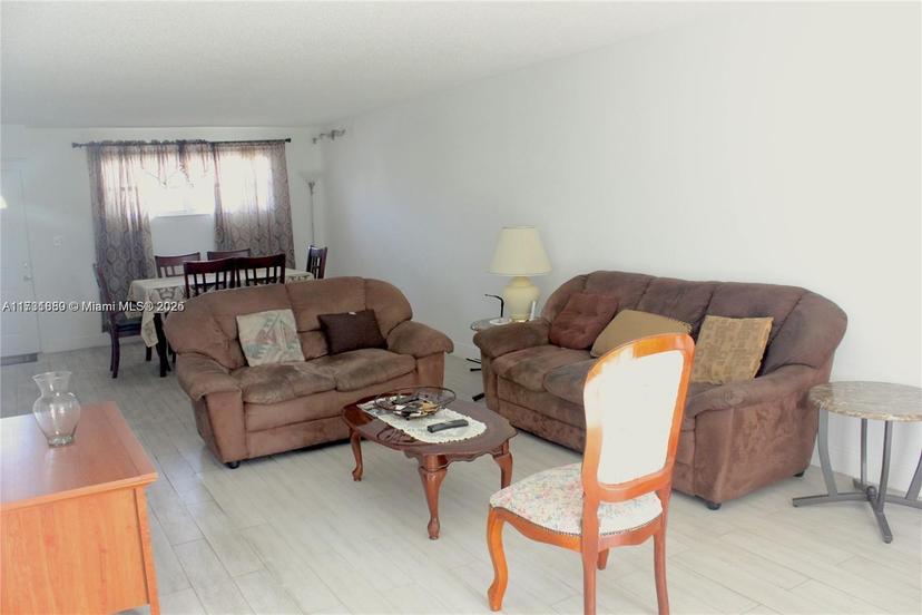 Picture of 9520 S Hollybrook Lake Dr # 205, Pembroke Pines FL 33025