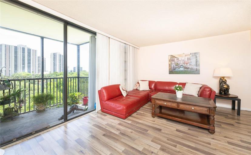 Picture of 3301 N Country Club Dr # 605, Aventura FL 33180
