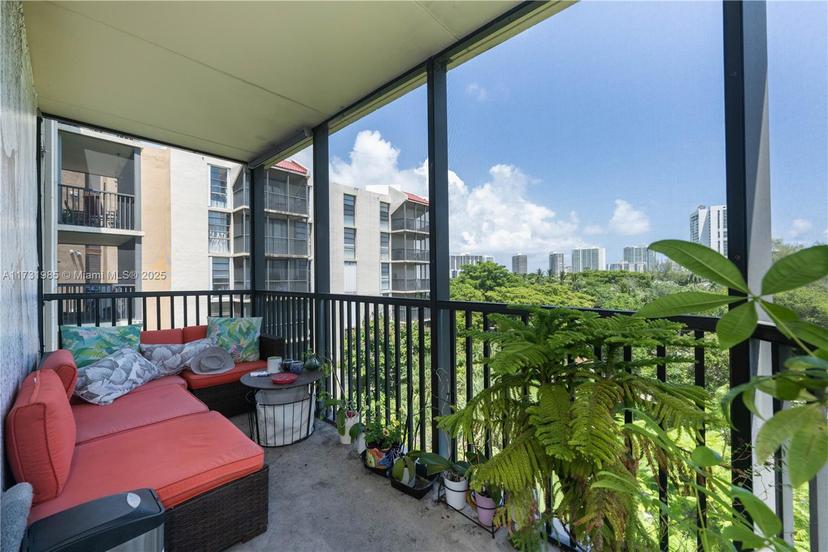 Picture of 3301 N Country Club Dr # 605, Aventura FL 33180