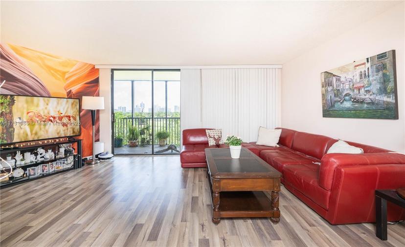 Picture of 3301 N Country Club Dr # 605, Aventura FL 33180