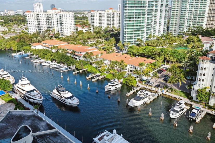 Picture of 19707 Turnberry Way # 20L, Aventura FL 33180