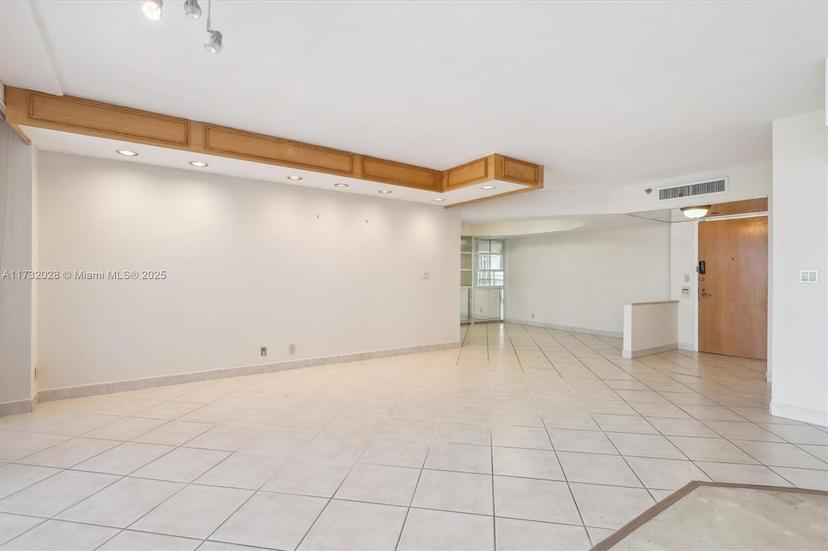Picture of 19707 Turnberry Way # 20L, Aventura FL 33180
