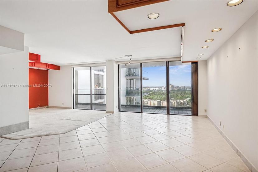 Picture of 19707 Turnberry Way # 20L, Aventura FL 33180