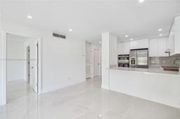 Picture of 1450 Lincoln Rd # 409, Miami Beach, FL 33139
