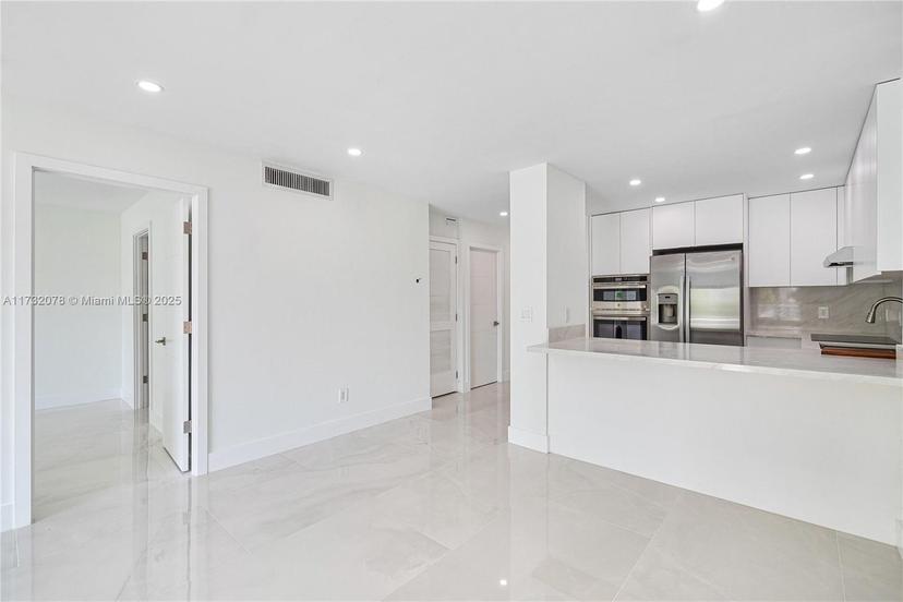 Picture of 1450 Lincoln Rd # 409, Miami Beach FL 33139