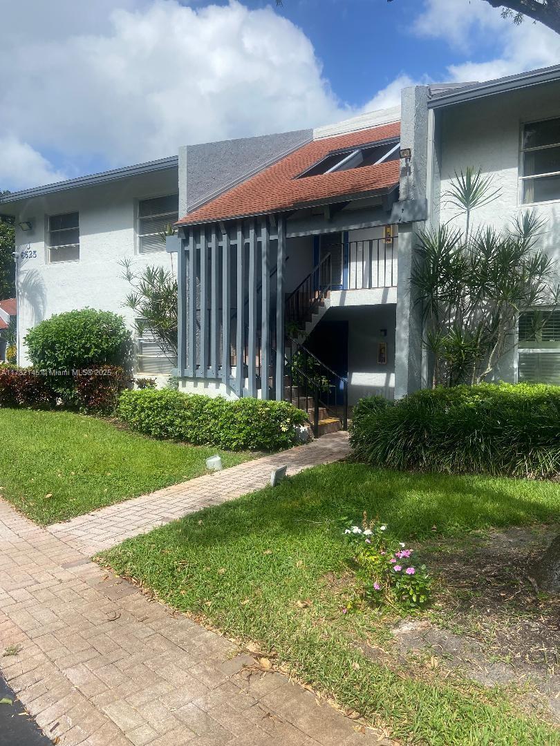 Picture of 6525 S Oriole Blvd Building 2010 # 201, Delray Beach FL 33446
