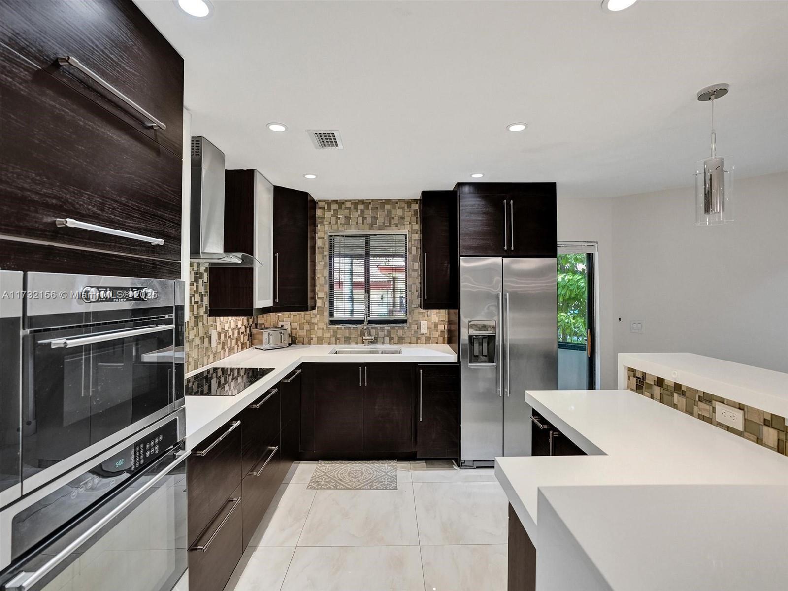 Picture of 3507 Green Leaf Cir # 2004, Hollywood, FL 33021