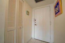 Picture of 600 Parkview Dr # 601, Hallandale Beach, FL 33009