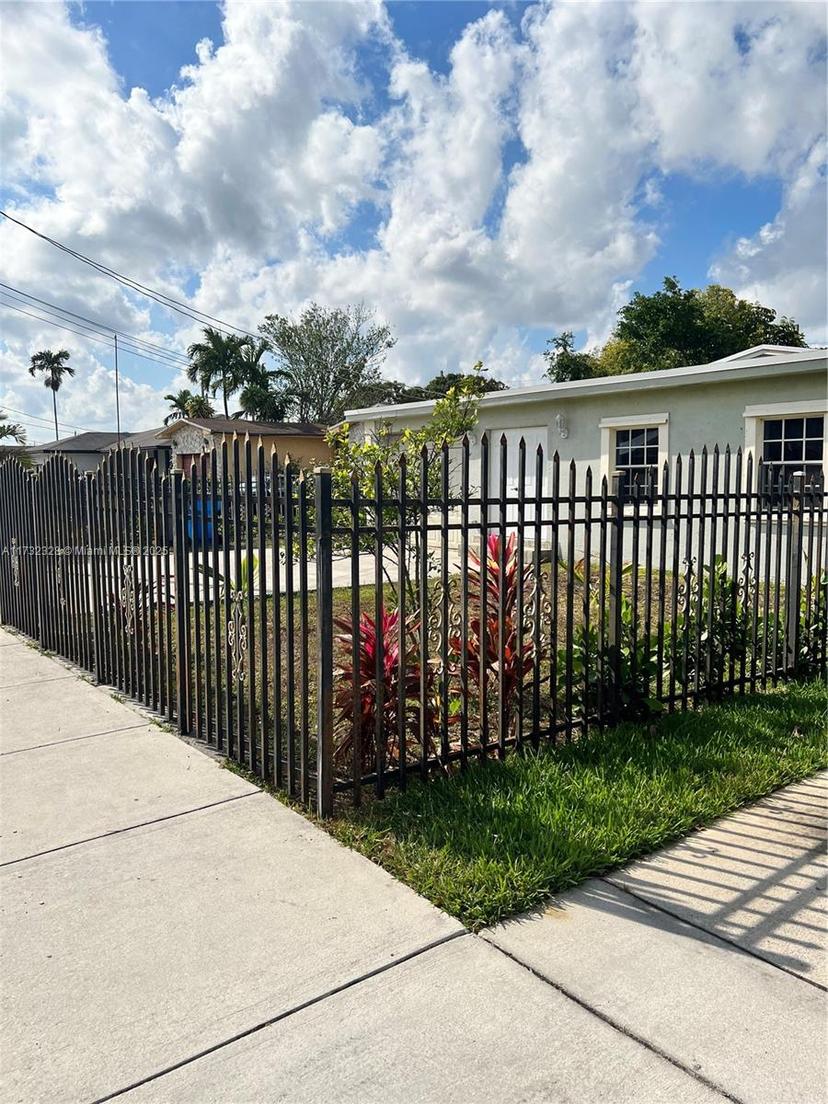 Picture of 5407 SW 20Th St, West Park FL 33023