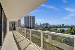 Picture of 20281 E Country Club Dr # 615, Aventura, FL 33180