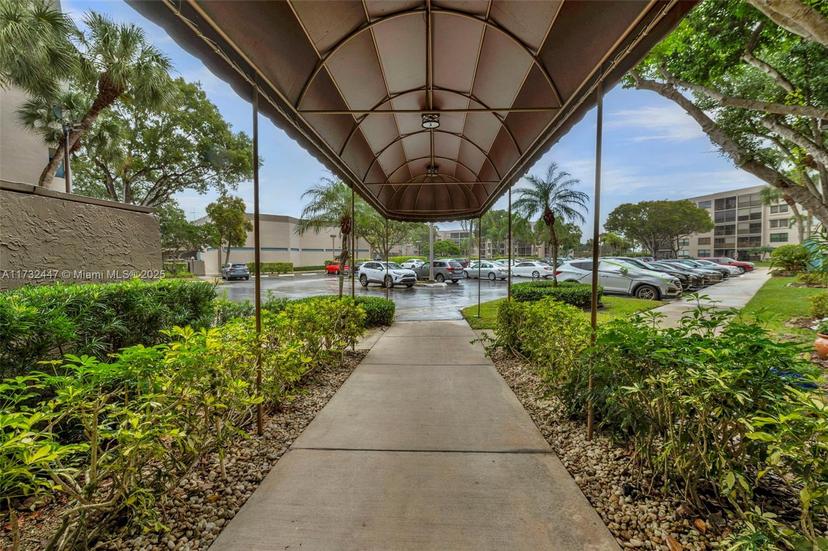 Picture of 1100 Colony Point Cir # 119, Pembroke Pines FL 33026