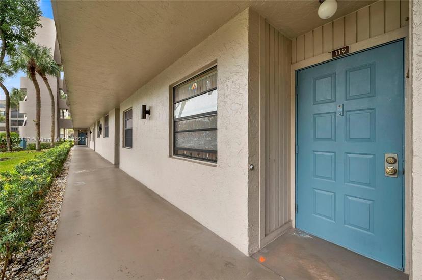 Picture of 1100 Colony Point Cir # 119, Pembroke Pines FL 33026