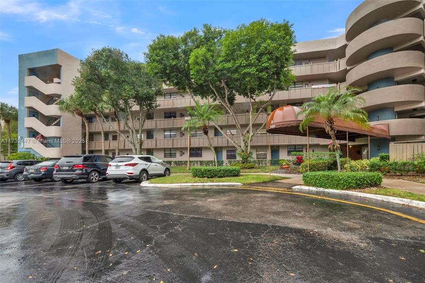 Picture of 1100 Colony Point Cir # 119, Pembroke Pines FL 33026