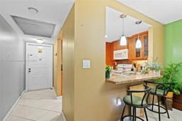 Picture of 1100 Colony Point Cir # 119, Pembroke Pines, FL 33026